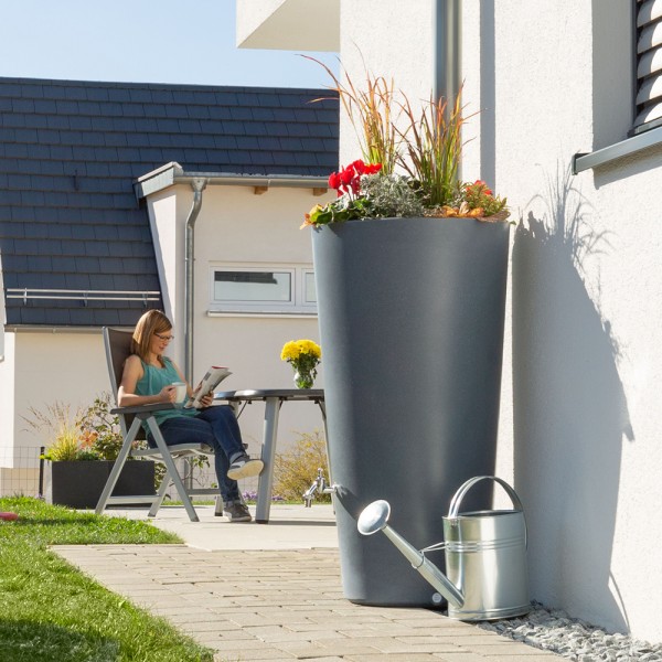 Regentonne Rainbowl Flower mit 150 Liter Volumen und Pflanzschale
